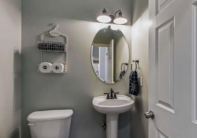 Building Photo - Gorgeous, Bright 4 Bedroom Home in SW Bend!