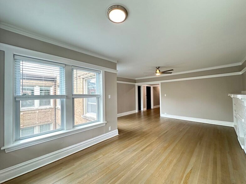 Building Photo - 1452 W Winnemac Ave
