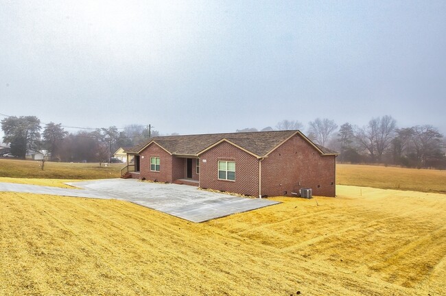 Building Photo - 816 S Old Sevierville Pike