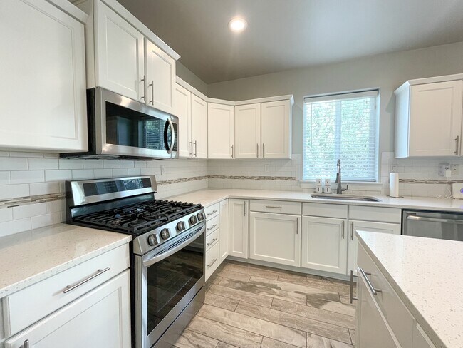 Building Photo - 11473 Baserri Dr