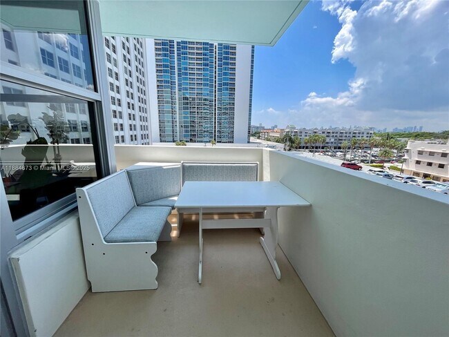 Building Photo - 2899 Collins Ave