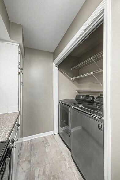 Building Photo - 265 Hillsboro Pl