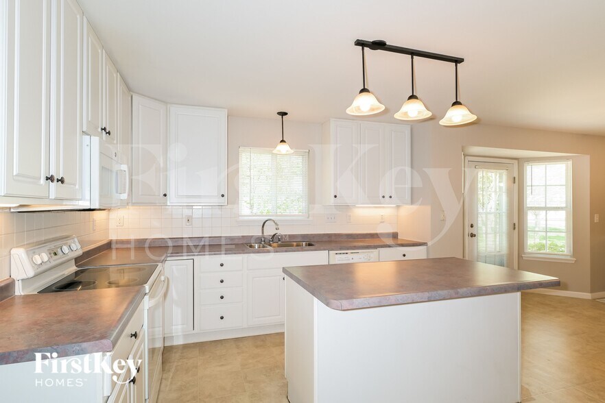 Building Photo - 259 Hickory Wood Dr