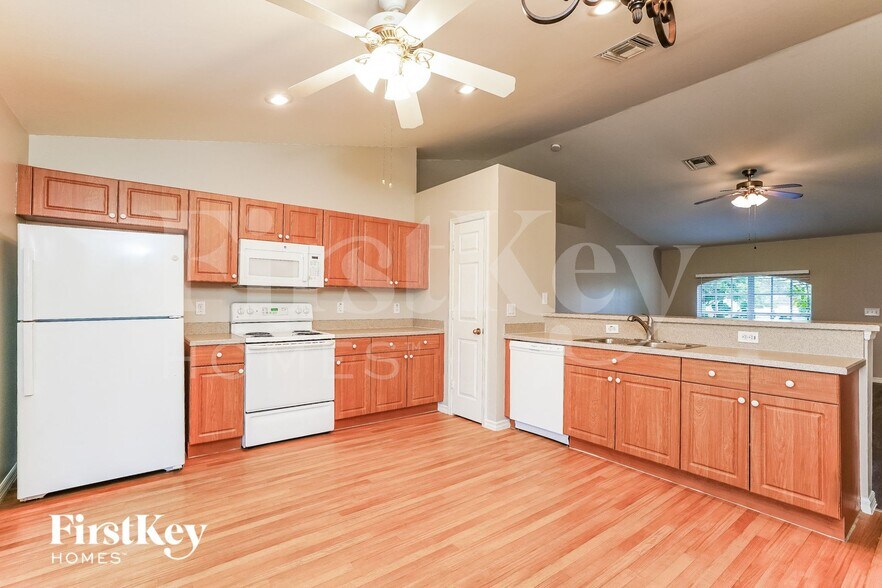 Building Photo - 3726 6th St W