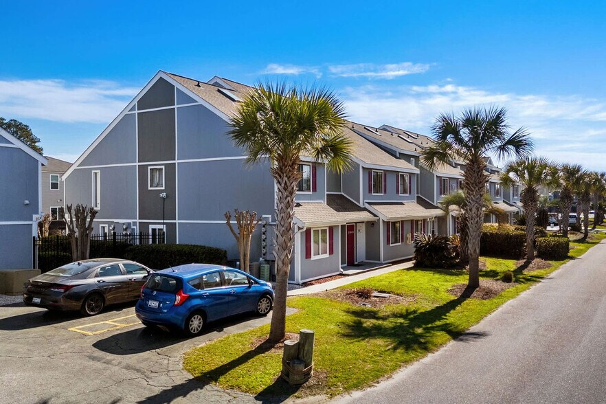 Building Photo - 11 Colony Dr