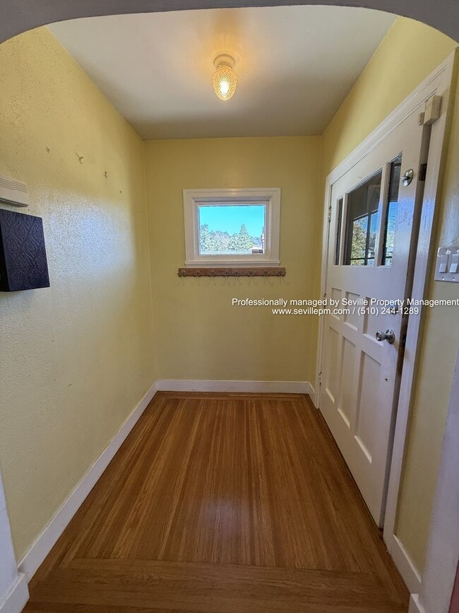 Building Photo - MOVE IN READY 3BR/1BA MAXWELL PARK HOME!