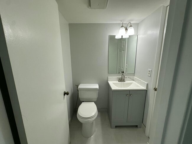 Building Photo - 1799 Fairview Villas Dr