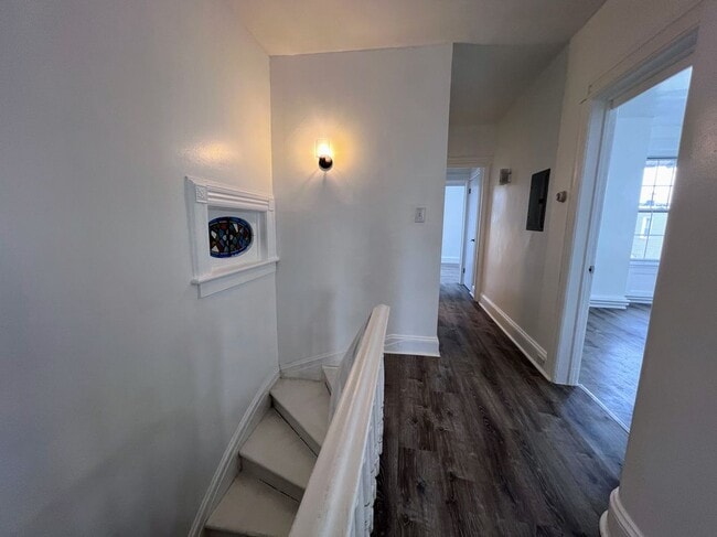 Building Photo - 618 16th St