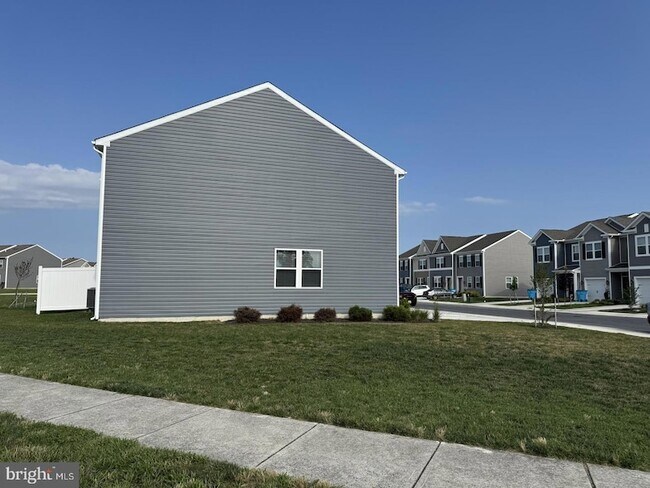 Building Photo - 1408 Sugarplum Ln