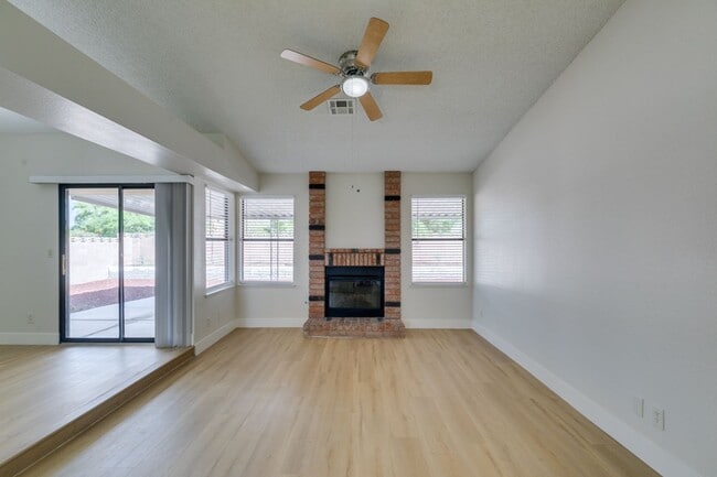 Building Photo - Charming Green Valley Single-Story Home wi...