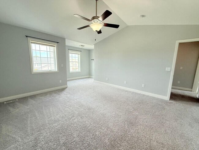 Building Photo - Incredible 4 bedroom house in Fox Creek!