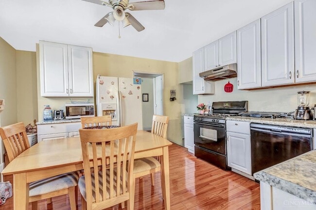 Building Photo - 224 Bank Ave