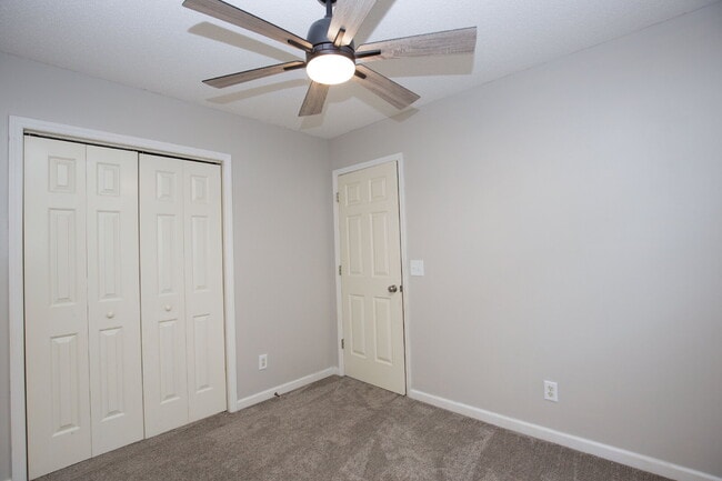 Building Photo - Charming 3 Bedroom, 2,5 Bath home with hug...