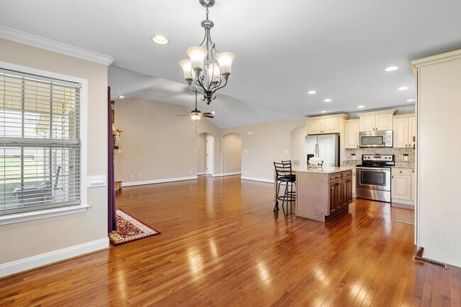 Building Photo - Lovely, Single Level, 3 Bedroom 2 Bath Home