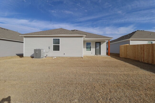 Building Photo - 3 Bed | 2 Bath in Coweta!