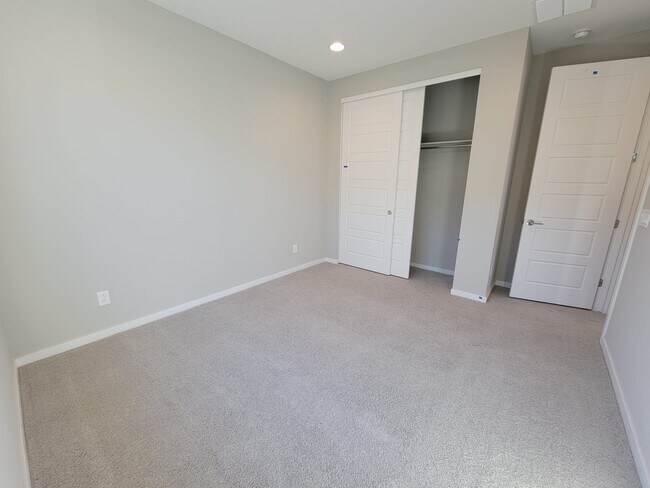 Building Photo - 3539 E Louise Dr