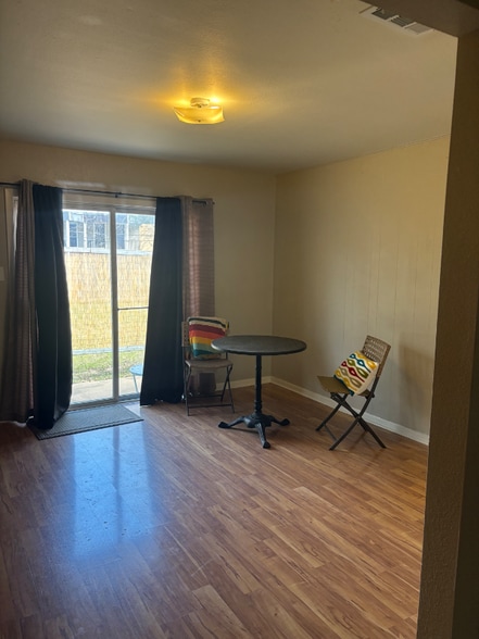 Building Photo - 1506 Fairfield Dr