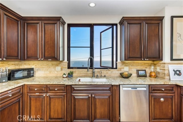 Building Photo - 320 33rd St