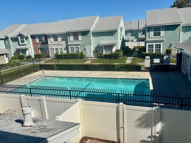 Building Photo - 5640 Riverside Dr