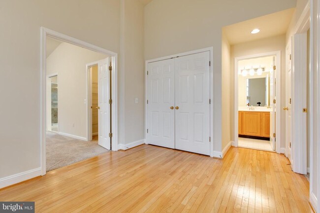 Building Photo - 8627 Trail View Dr