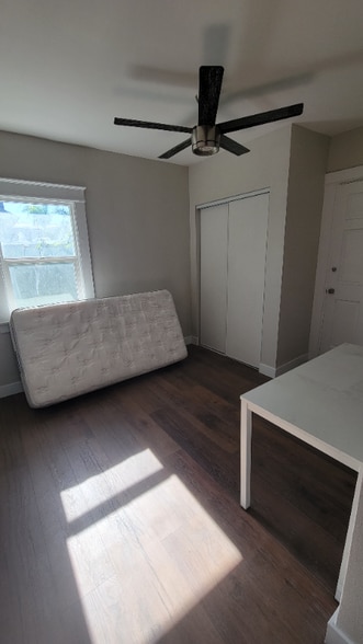 Building Photo - 509 Rose Ave