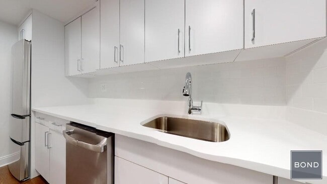 Building Photo - 405 E 56th St