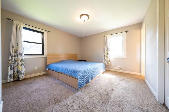 Building Photo - 13124 Oakland Dr