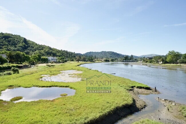 Building Photo - 505 Larkspur Plaza Dr