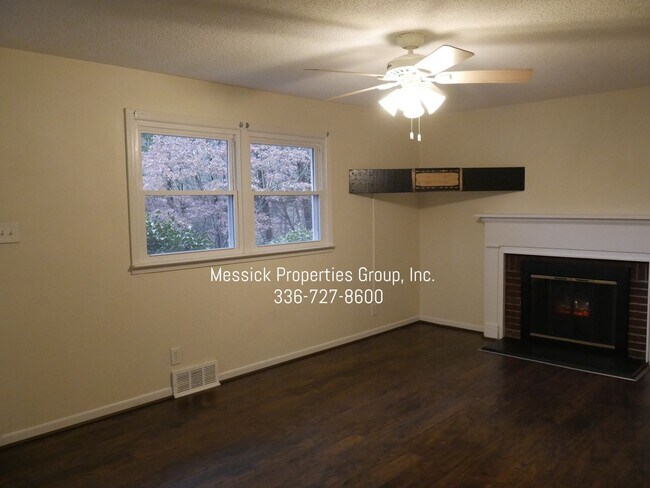 Building Photo - Quiet, Convenient Location, off Country Cl...