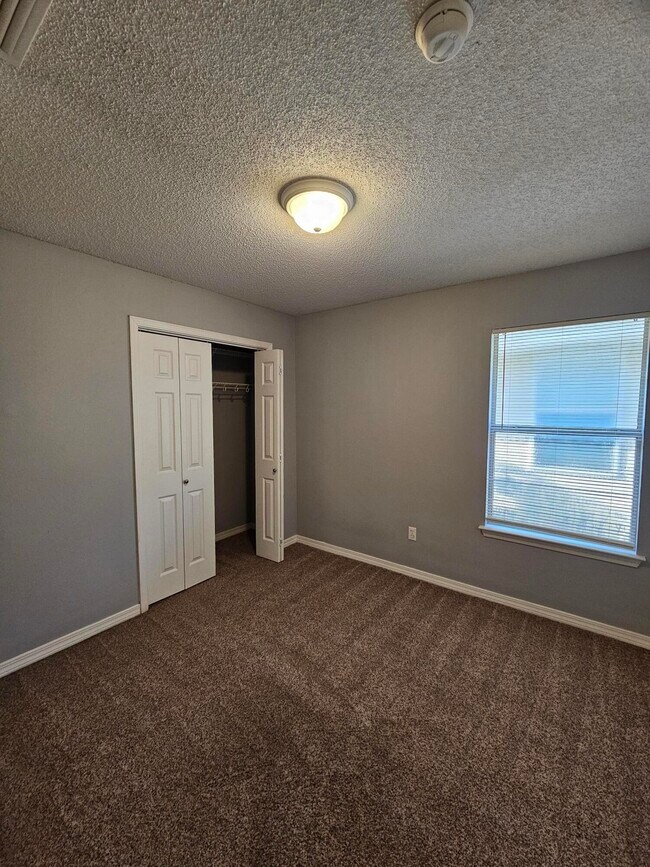 Building Photo - 2787 Bay Club Dr