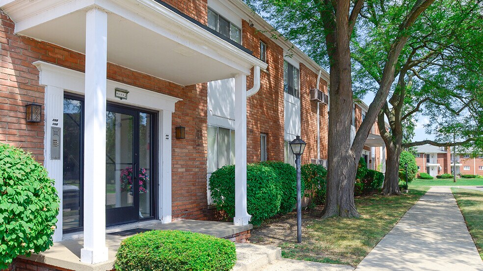 Independence Square Apartments 58915901 Dixie Hwy Clarkston MI 48346