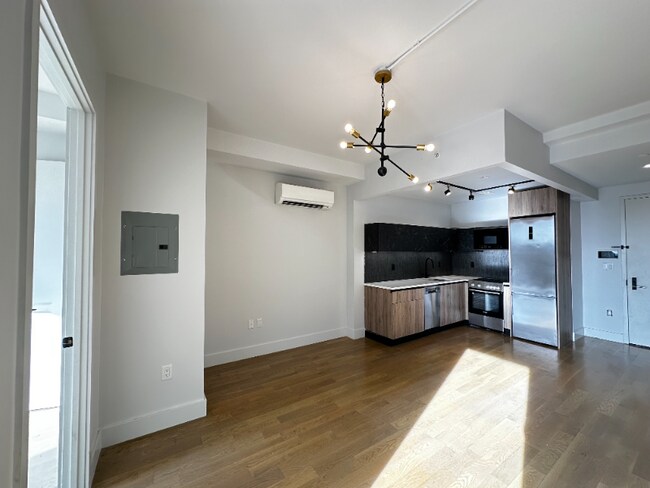 Building Photo - 885 Rogers Ave