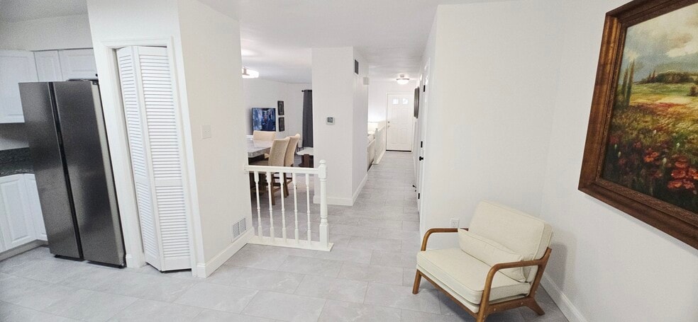 Building Photo - 8 Highlands Ct