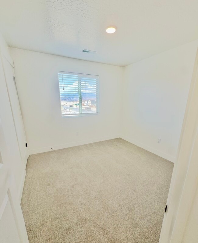 Building Photo - 5706 S Weehawken Ln