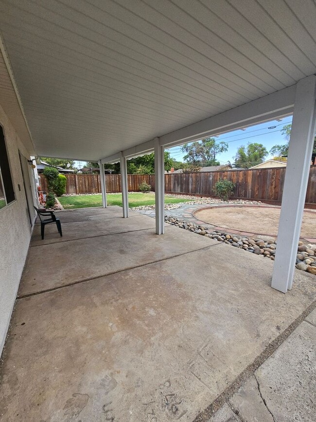 Building Photo - 517 Ribier Ave