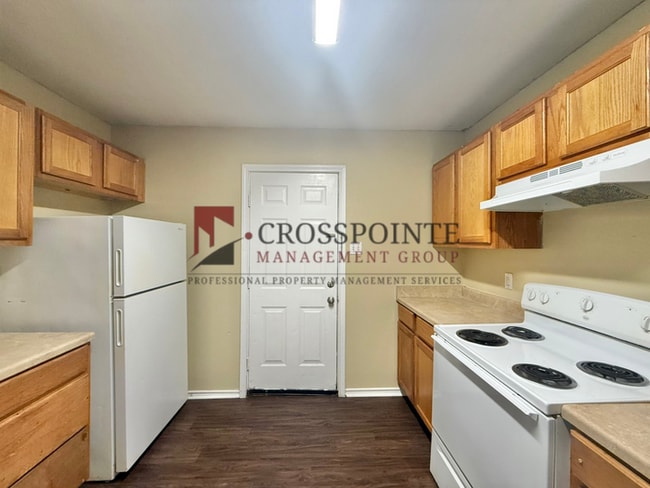 Building Photo - 3 Bedroom, 2 Bathroom Home!