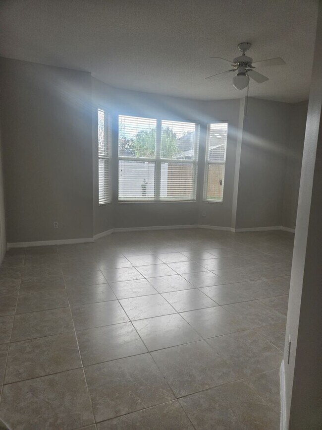 Building Photo - Deerfield - Spacious Home