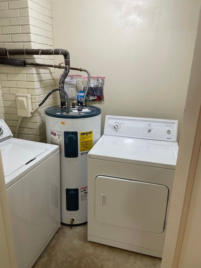 Building Photo - 406 Bryan St