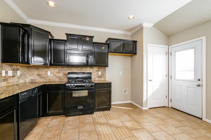 Building Photo - 13312 Beaumont Dr