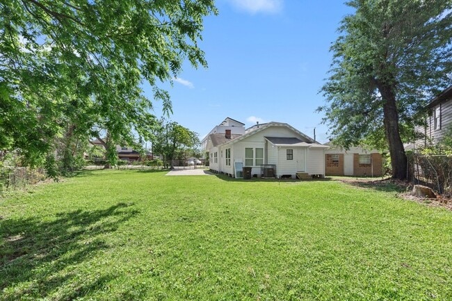 Building Photo - 3916 Kennon St