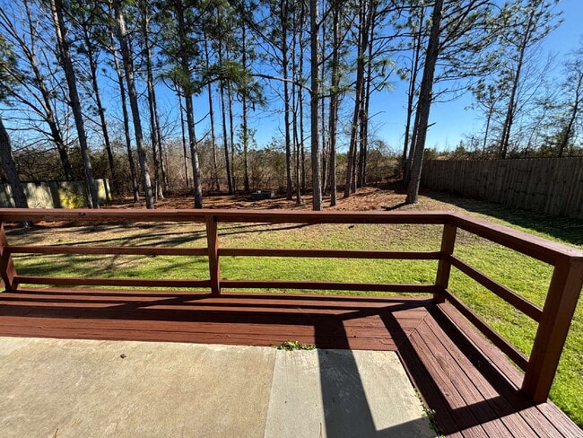 Building Photo - 472 Jester St