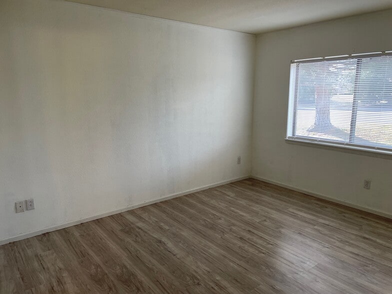 Building Photo - 8740 Corona St