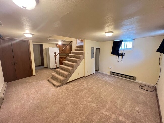 Building Photo - 4 bed 2 bath home centrally located