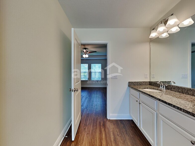 Building Photo - 20299 Calla Lily Dr