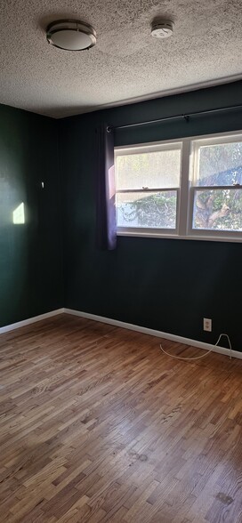 Building Photo - 906 2nd St