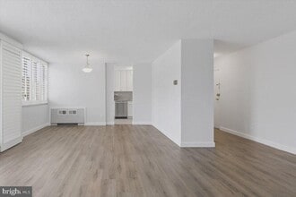 Building Photo - 1301 S Arlington Ridge Rd