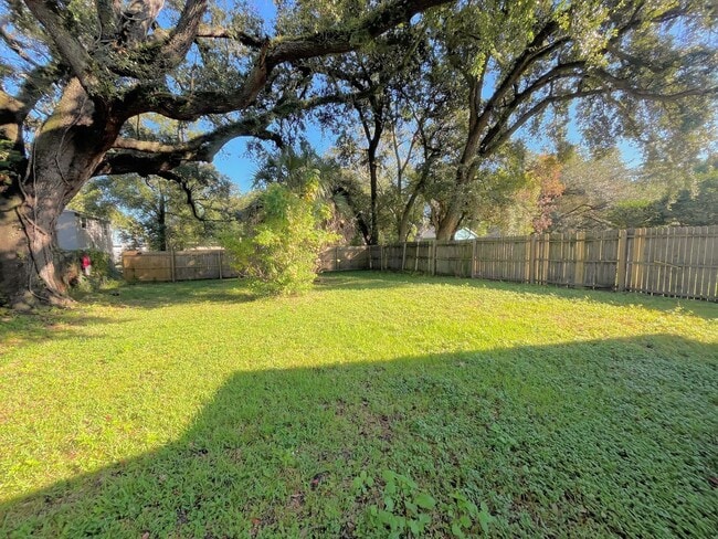 Building Photo - 1235 1/2 W Cypress St