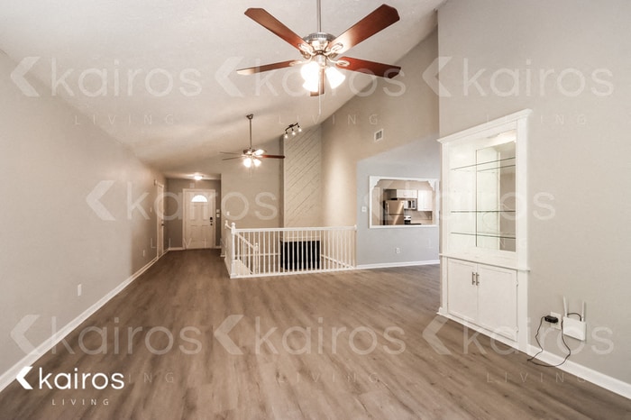 Building Photo - 25625 Chestnut Ln