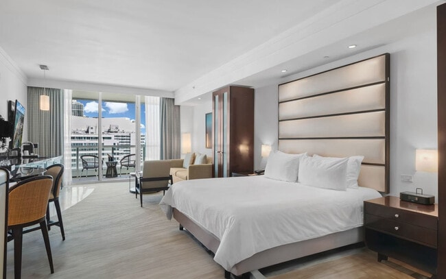 Building Photo - 4391 Collins Ave