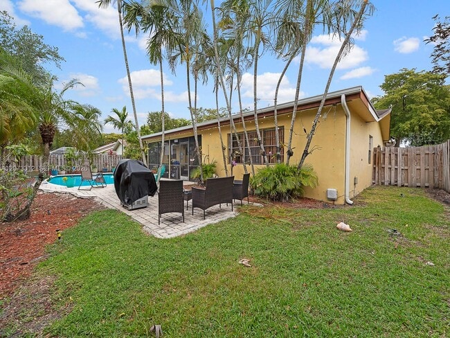 Building Photo - 5009 SW 104th Ave